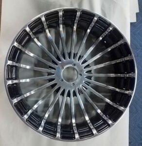 Polished lip and center on wheel 600x616