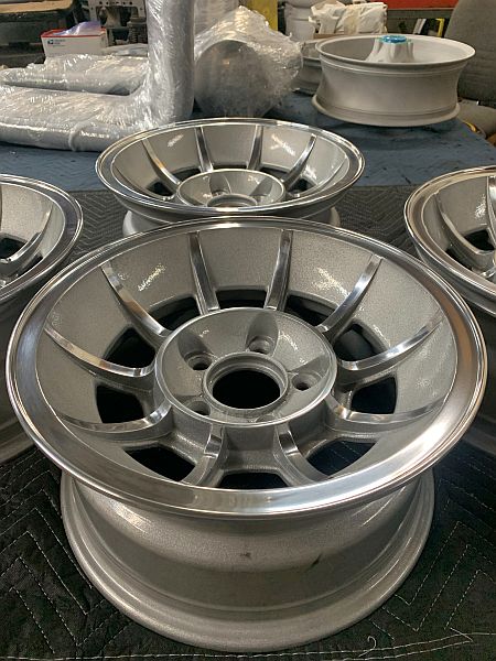 Polished lips and accents on wheels 4 450x600