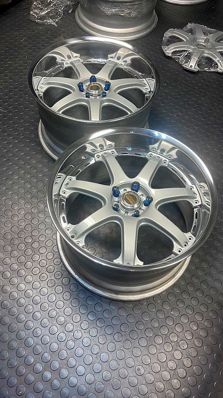 Polished lips and hoops of wheels 450x800
