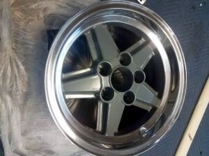 Polished outer hoop and lip on a wheel 2 600x450